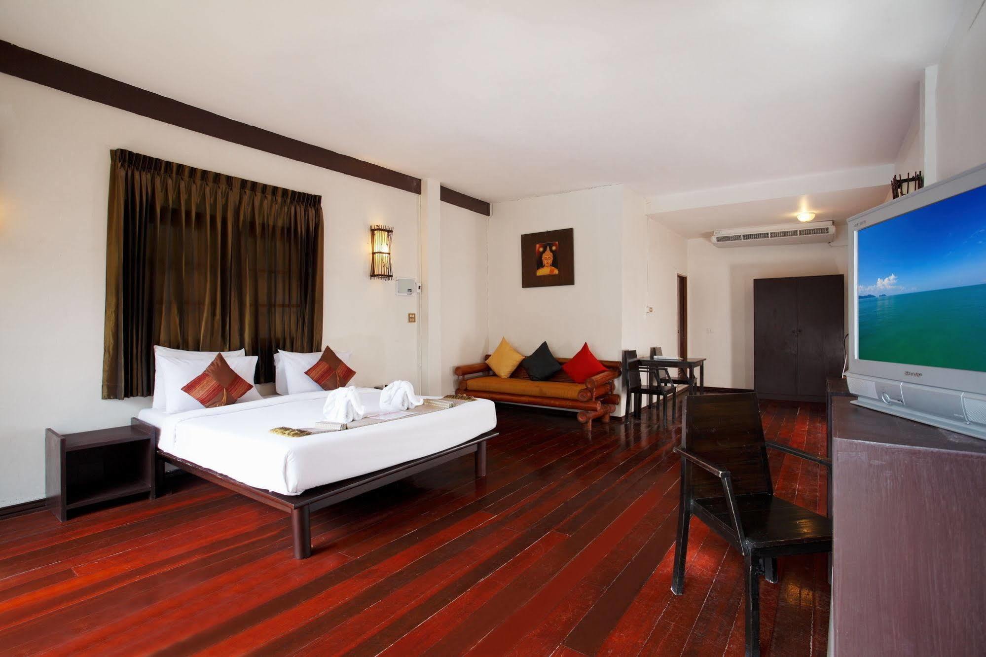 Bamboo Beach Hotel & Spa Patong Exterior foto