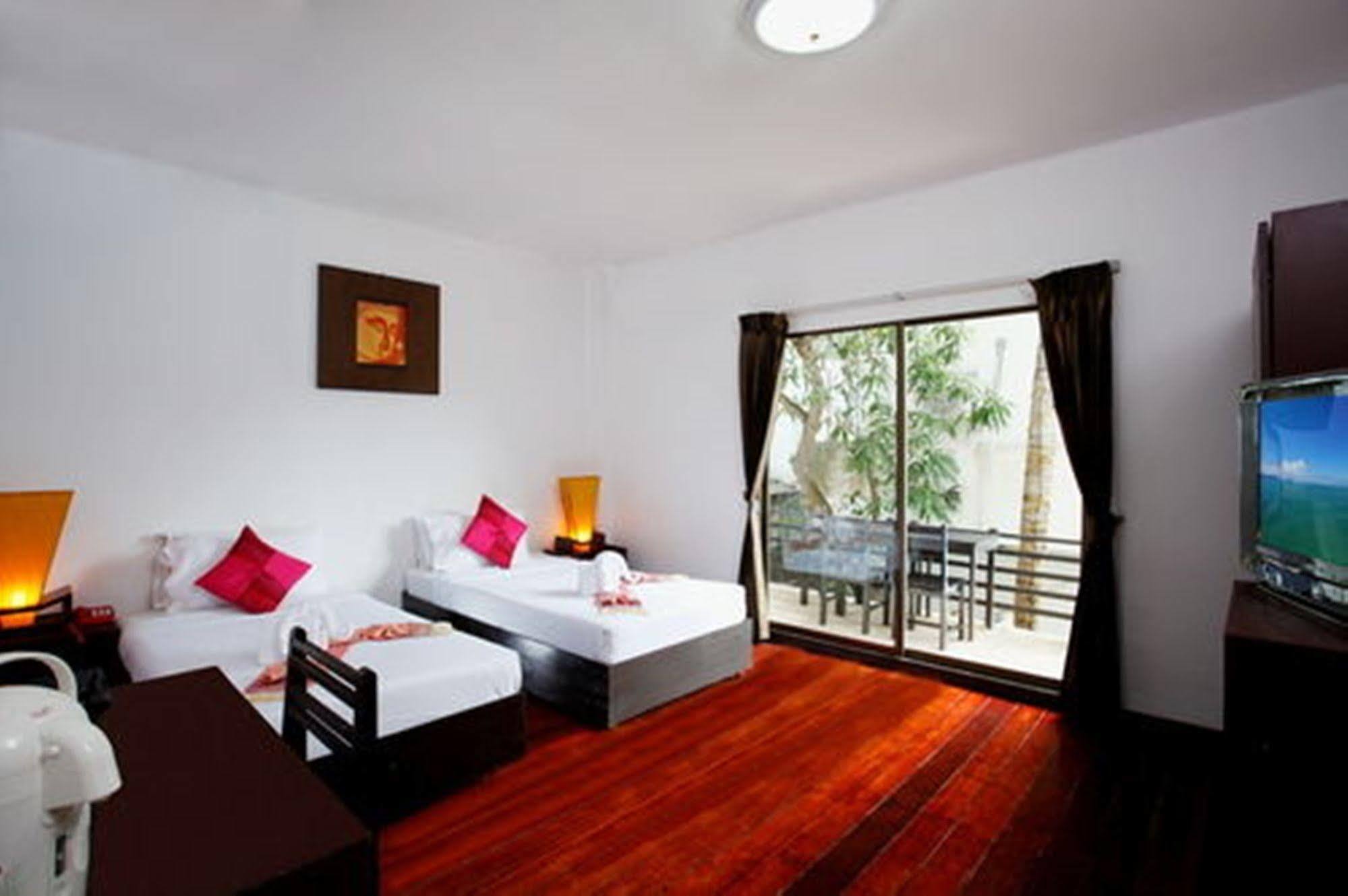 Bamboo Beach Hotel & Spa Patong Exterior foto